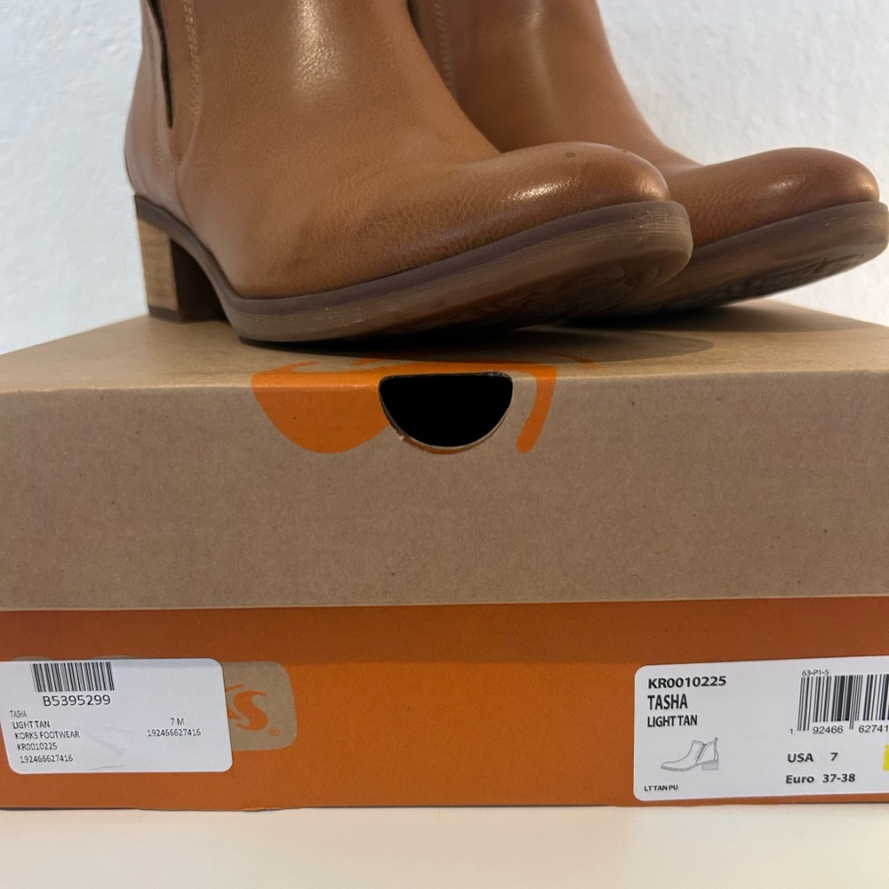 Tan women’s bootie - Picture 5 of 6
